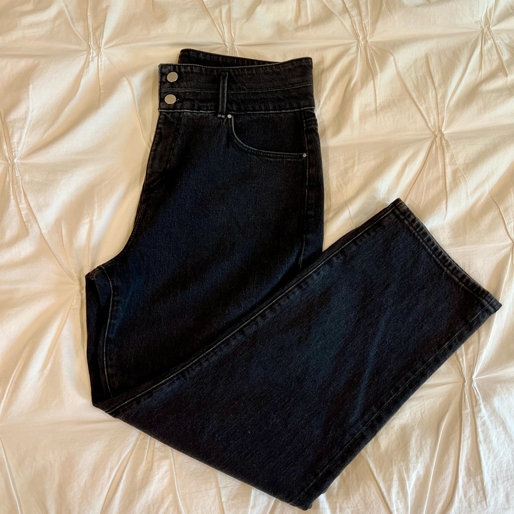 Final Price - Ann Taylor - High Rise Straight-Leg Crop Jeans in Black